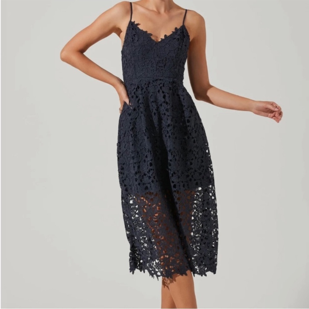 ASTR the label LACE A LINE MIDI DRESS - Picture 2 of 12